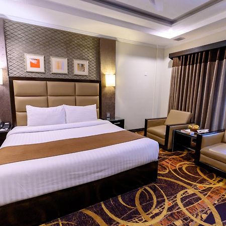 Hotel One אבוטאבאד מראה חיצוני תמונה