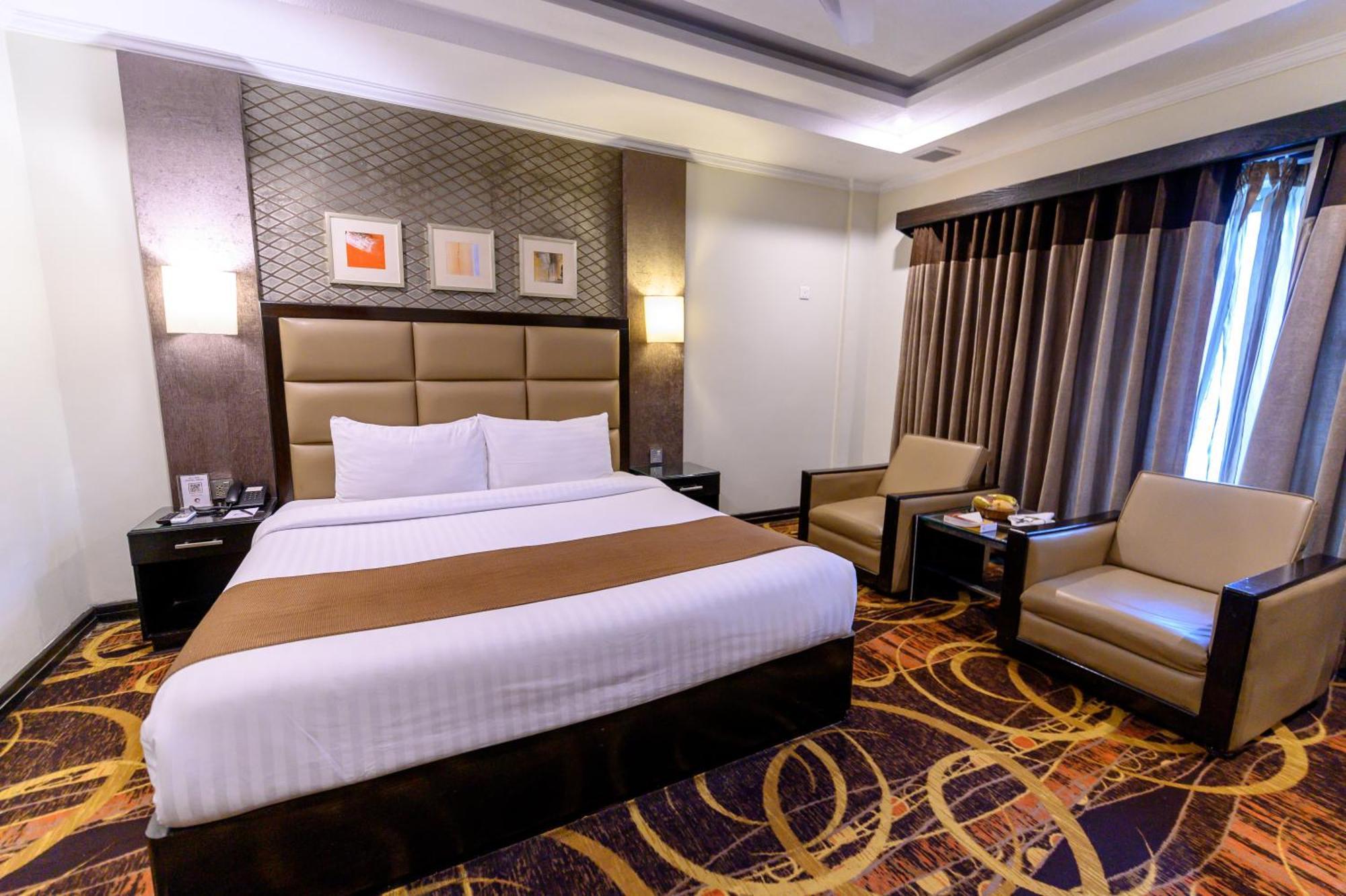 Hotel One אבוטאבאד מראה חיצוני תמונה