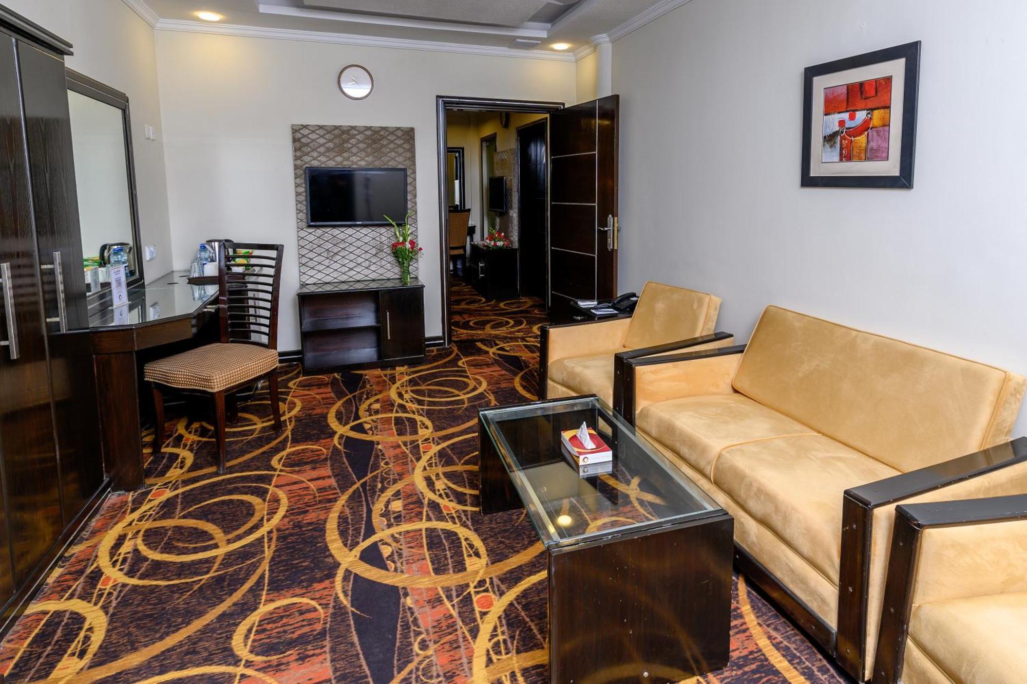 Hotel One אבוטאבאד מראה חיצוני תמונה