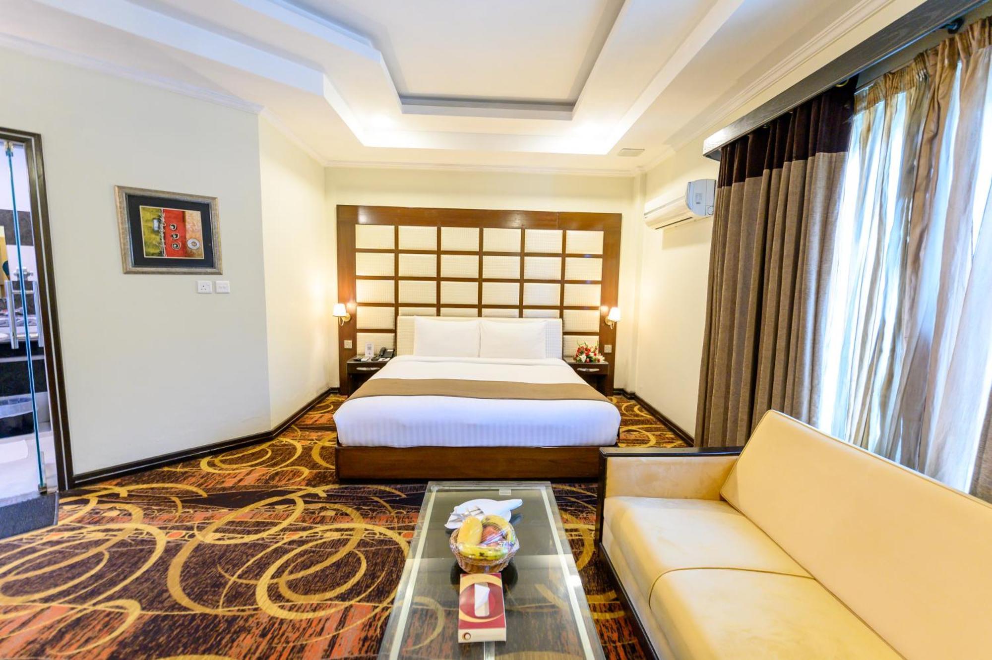 Hotel One אבוטאבאד מראה חיצוני תמונה
