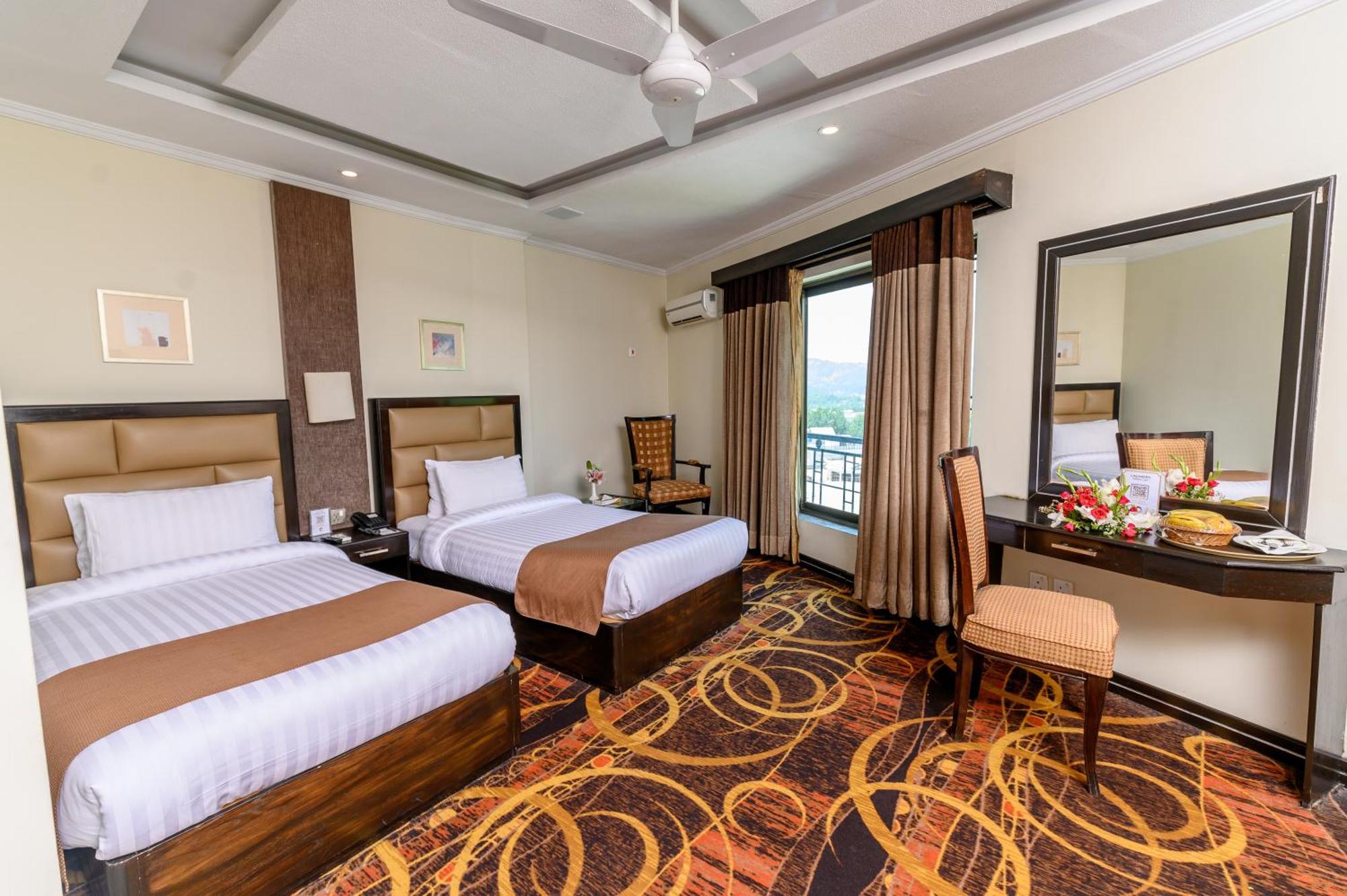 Hotel One אבוטאבאד מראה חיצוני תמונה