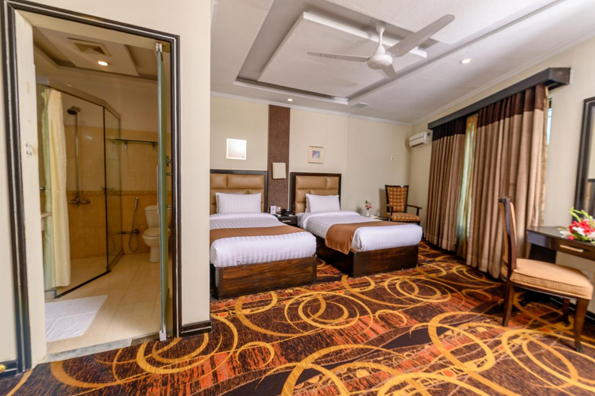 Hotel One אבוטאבאד מראה חיצוני תמונה