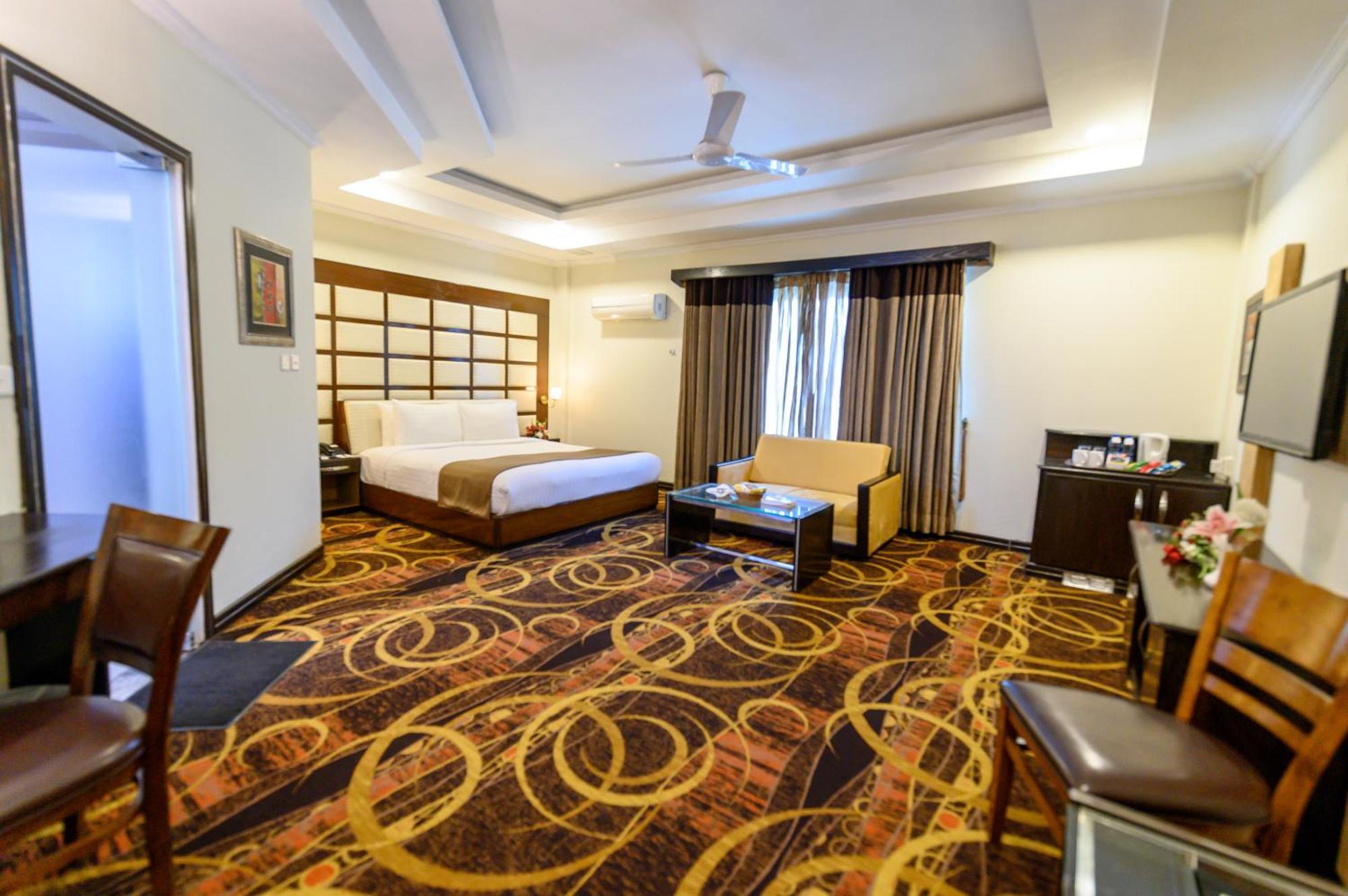 Hotel One אבוטאבאד מראה חיצוני תמונה