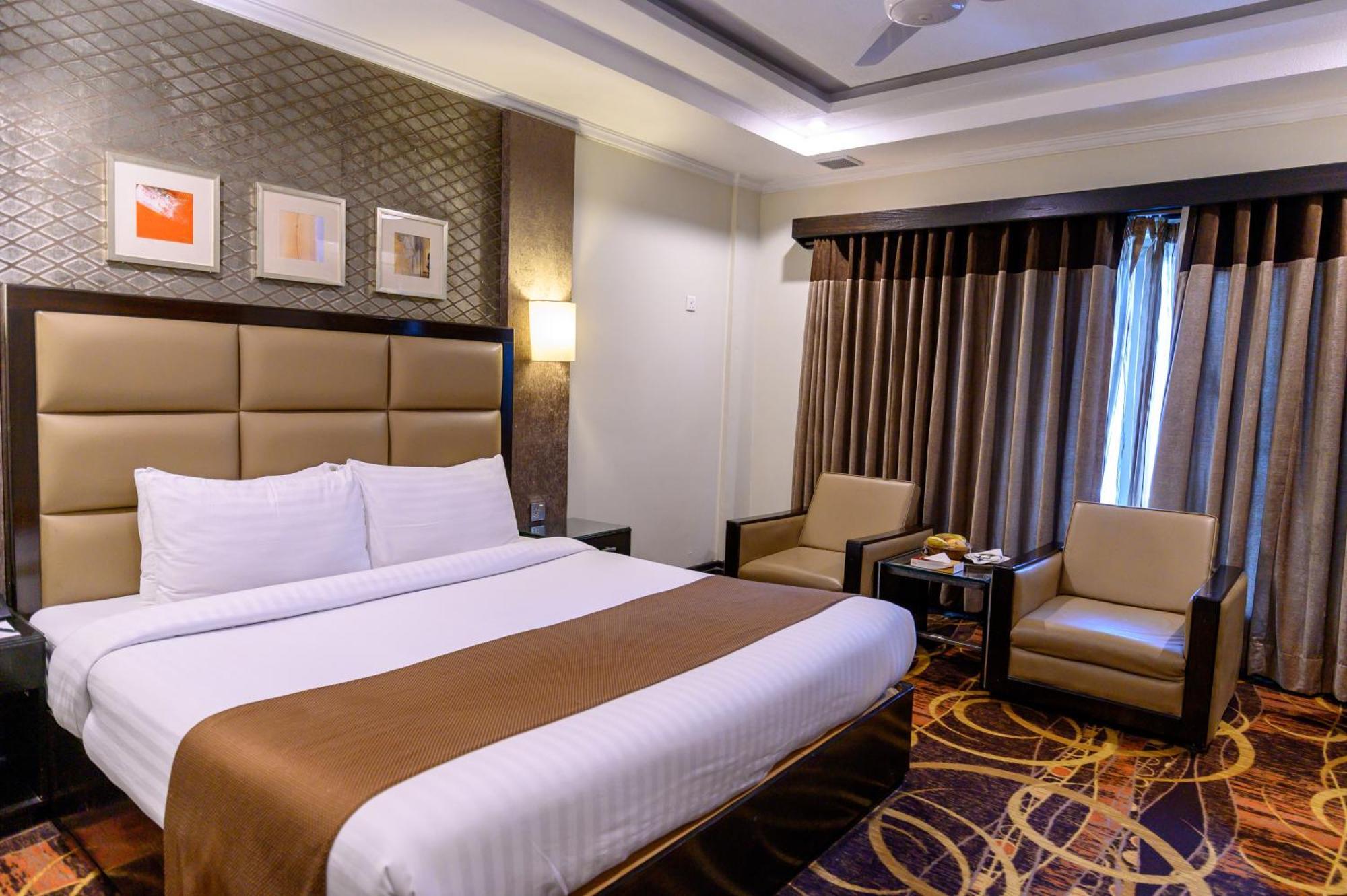 Hotel One אבוטאבאד מראה חיצוני תמונה