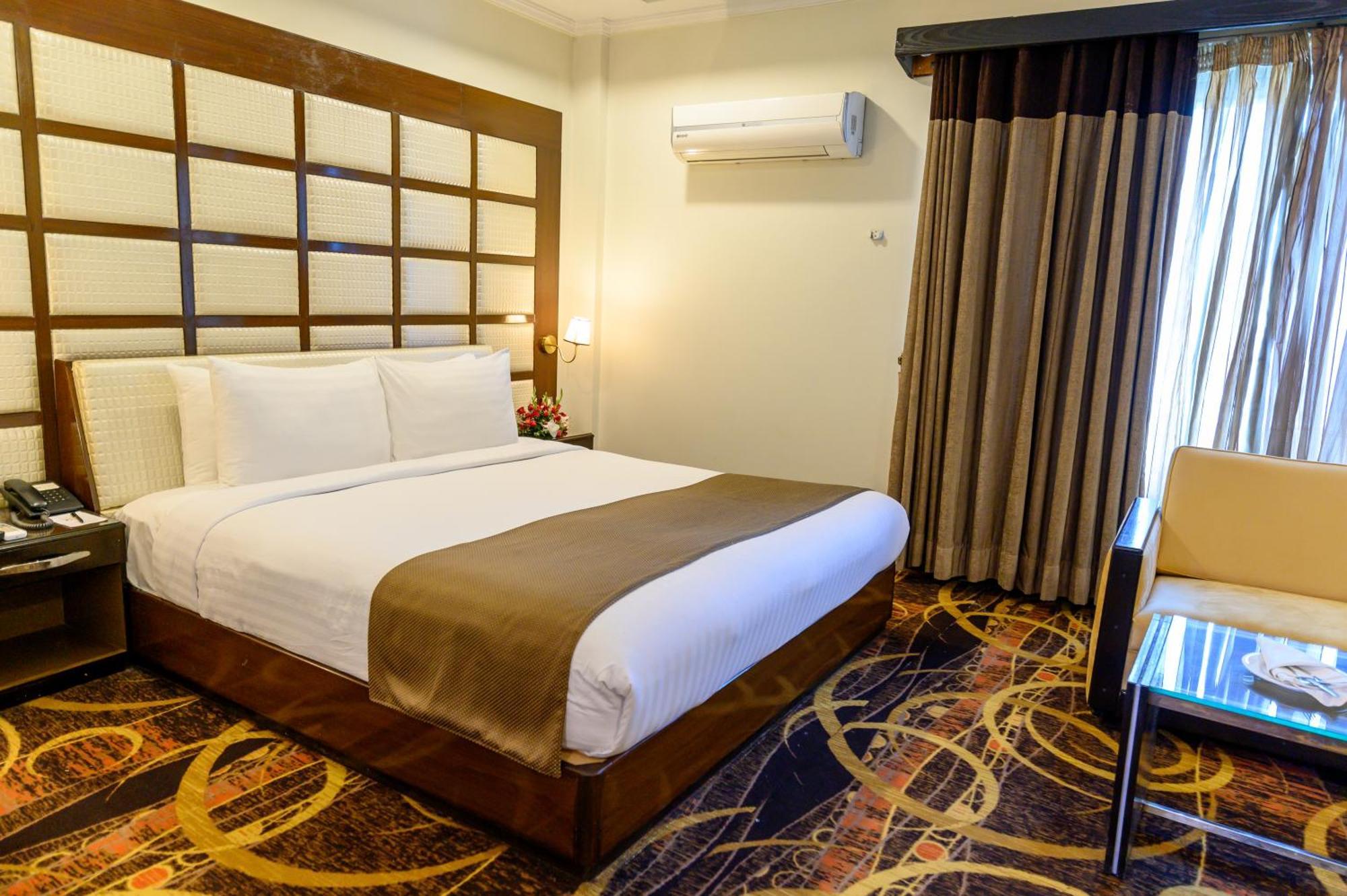 Hotel One אבוטאבאד מראה חיצוני תמונה