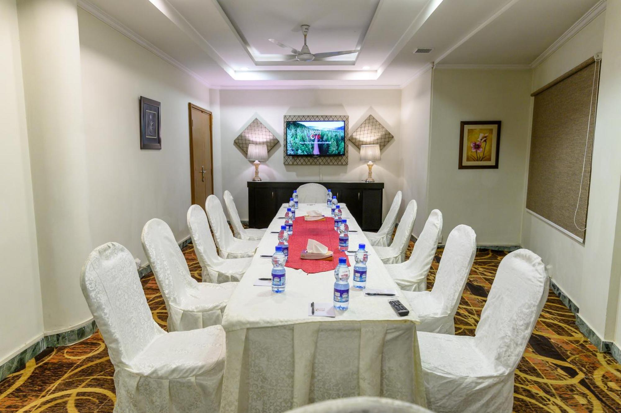 Hotel One אבוטאבאד מראה חיצוני תמונה