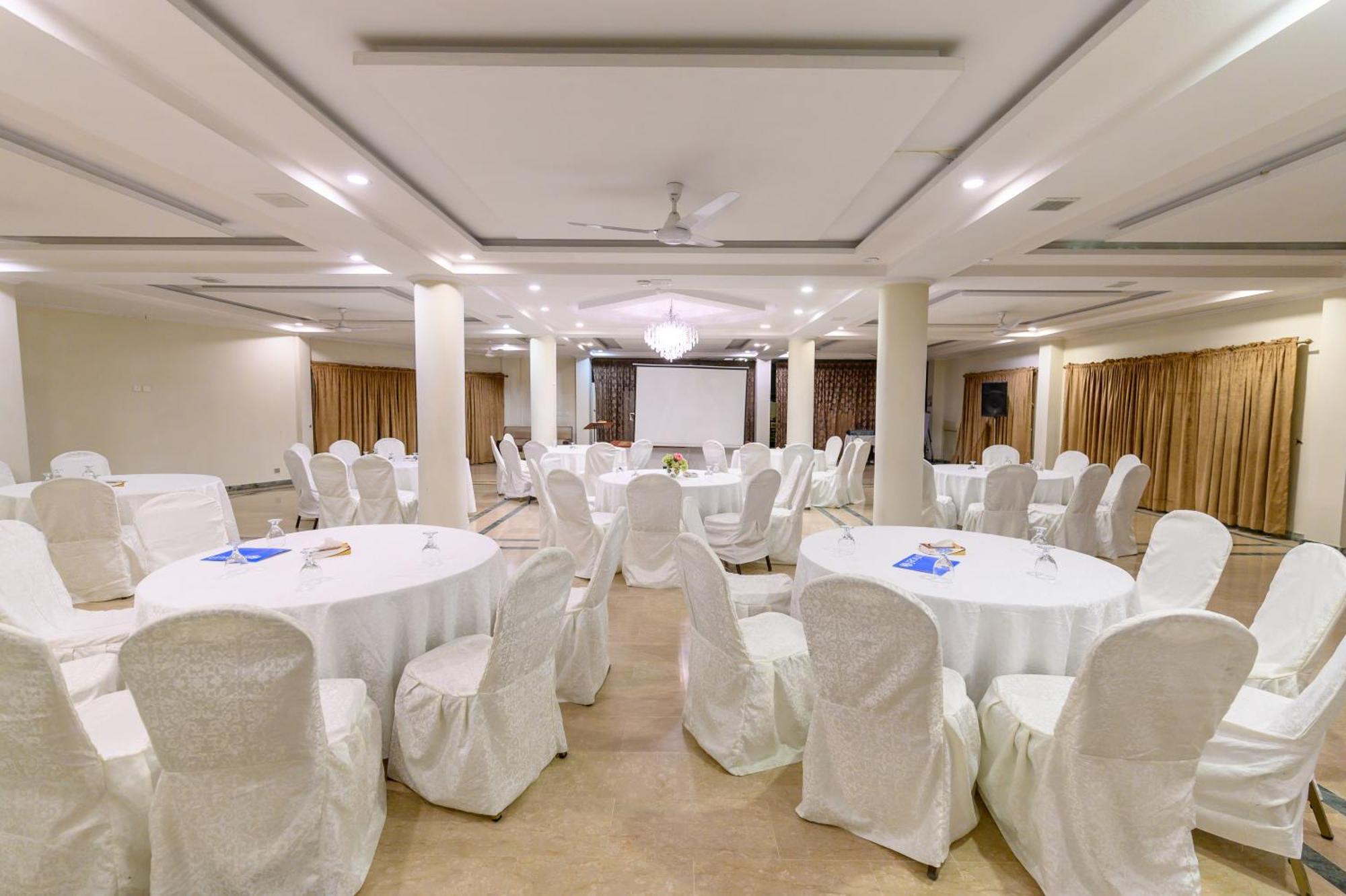 Hotel One אבוטאבאד מראה חיצוני תמונה