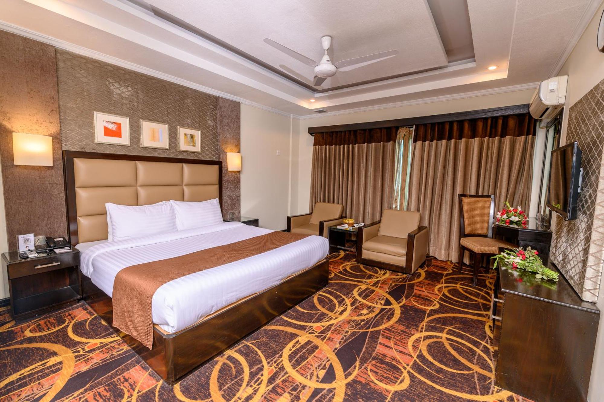 Hotel One אבוטאבאד מראה חיצוני תמונה