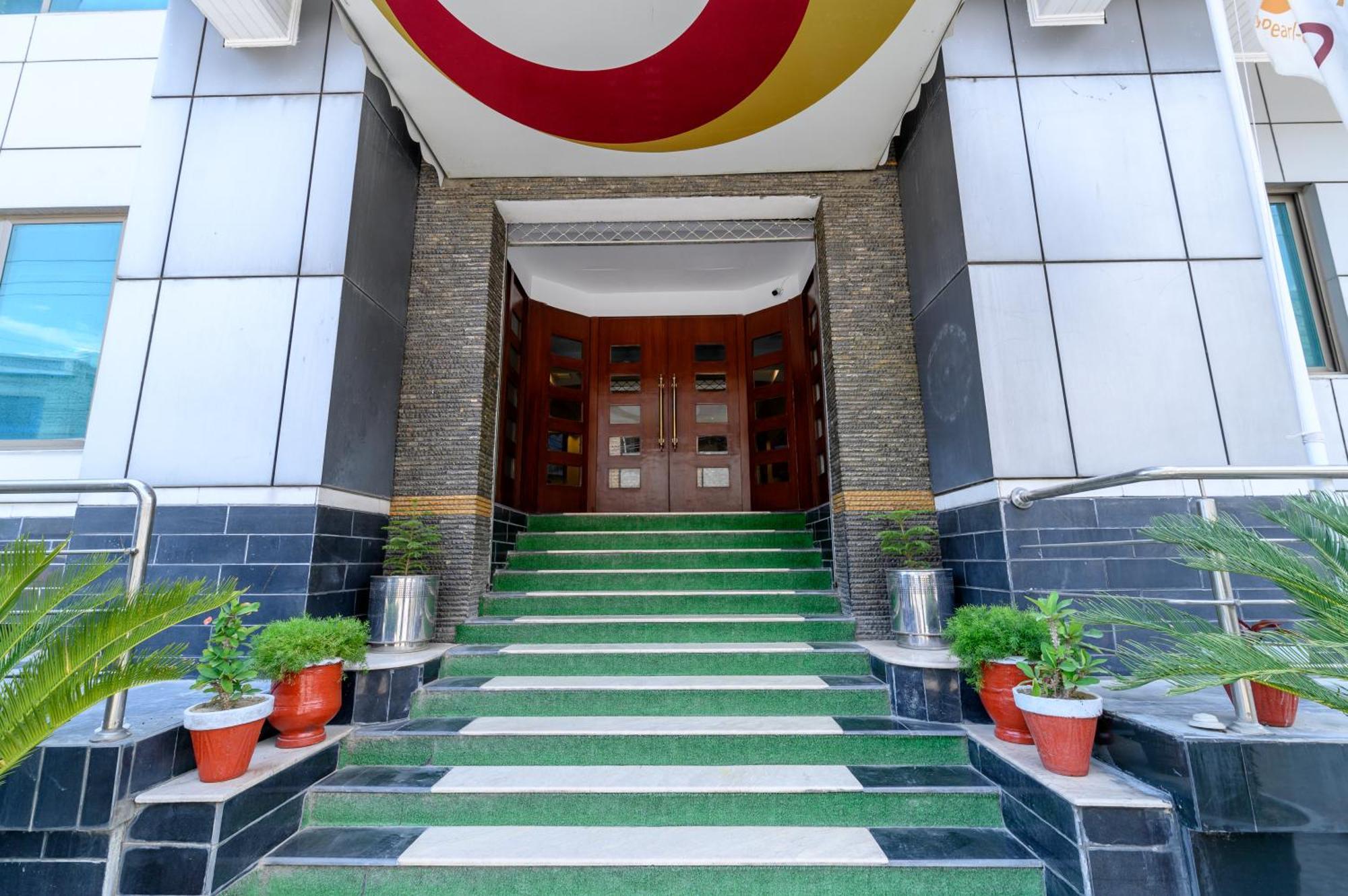 Hotel One אבוטאבאד מראה חיצוני תמונה