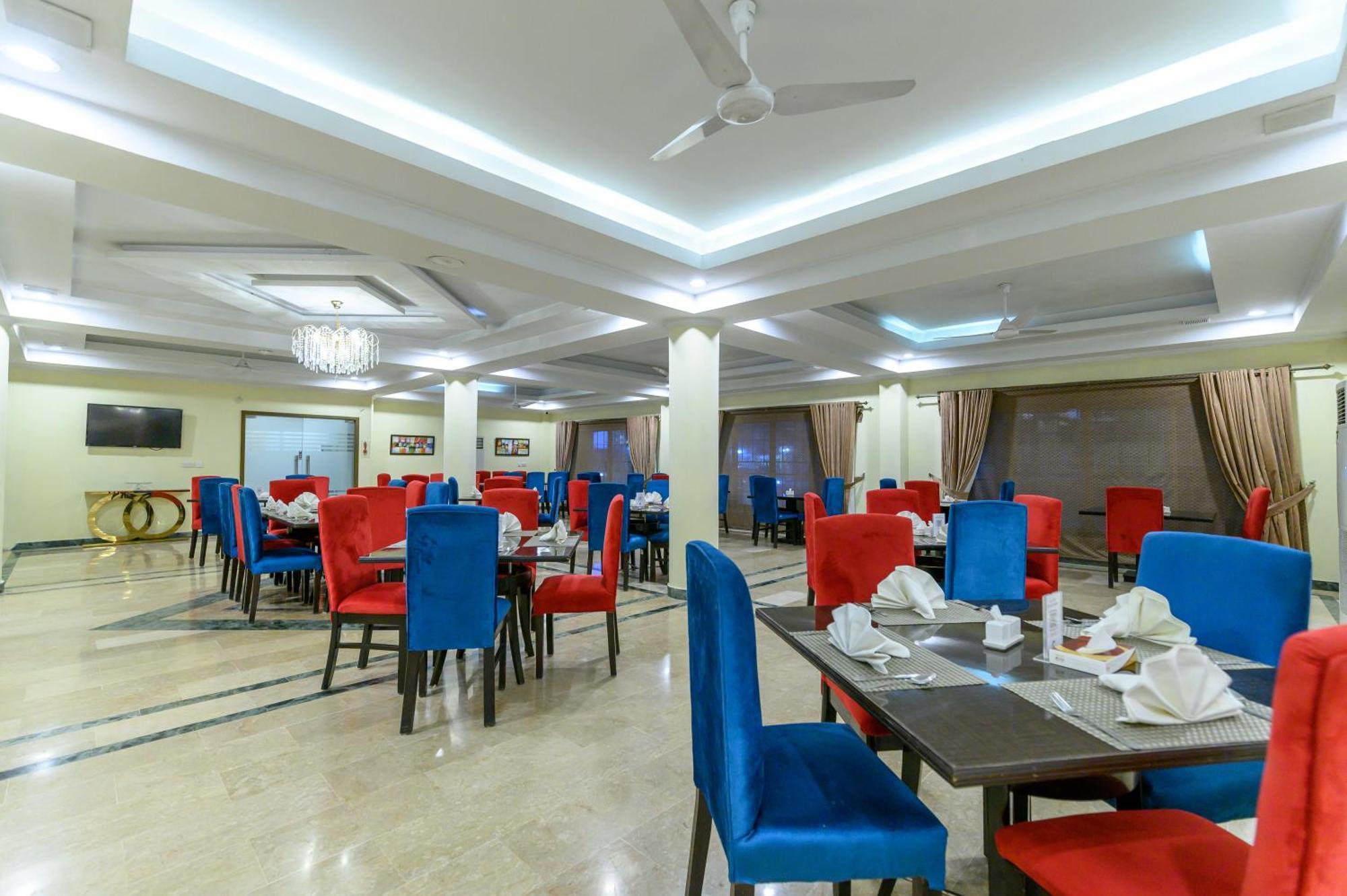 Hotel One אבוטאבאד מראה חיצוני תמונה