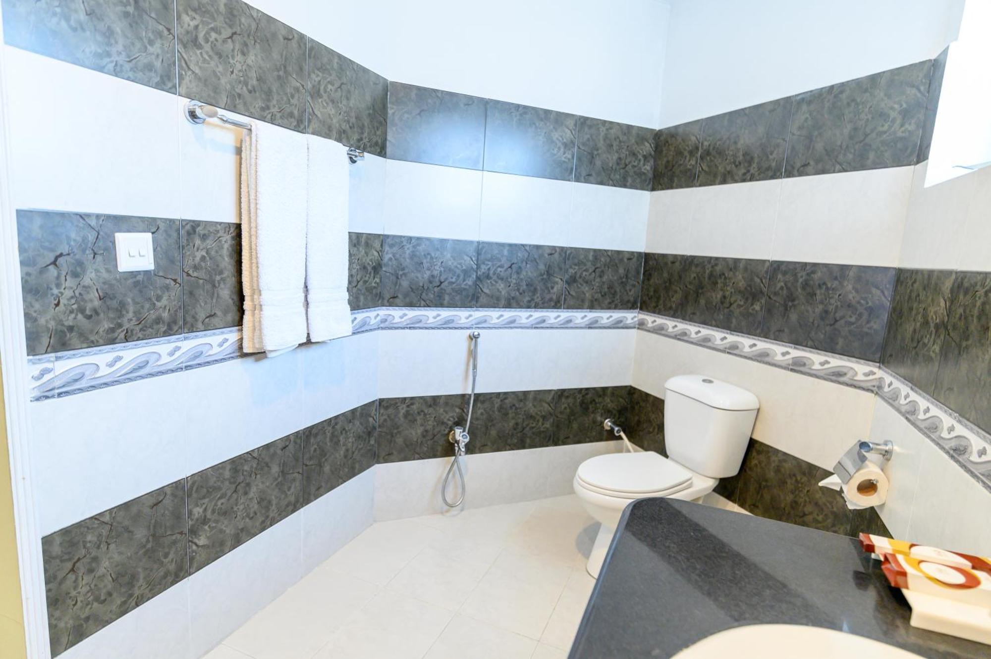 Hotel One אבוטאבאד מראה חיצוני תמונה