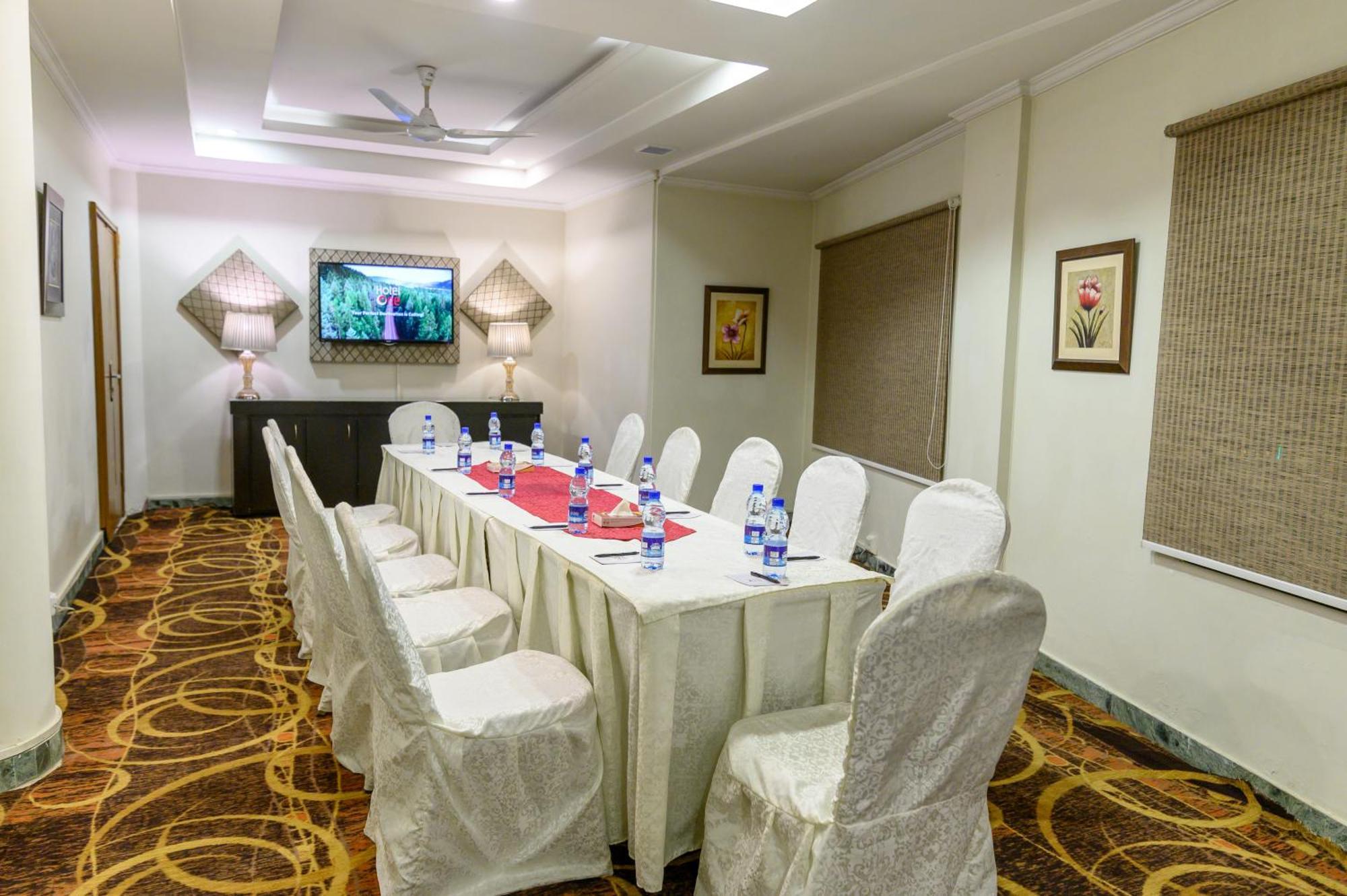 Hotel One אבוטאבאד מראה חיצוני תמונה